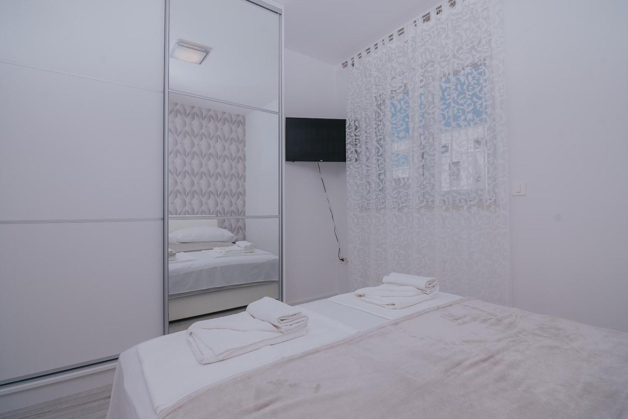 Apartments Pool Villa Aldura Novalja Cameră foto
