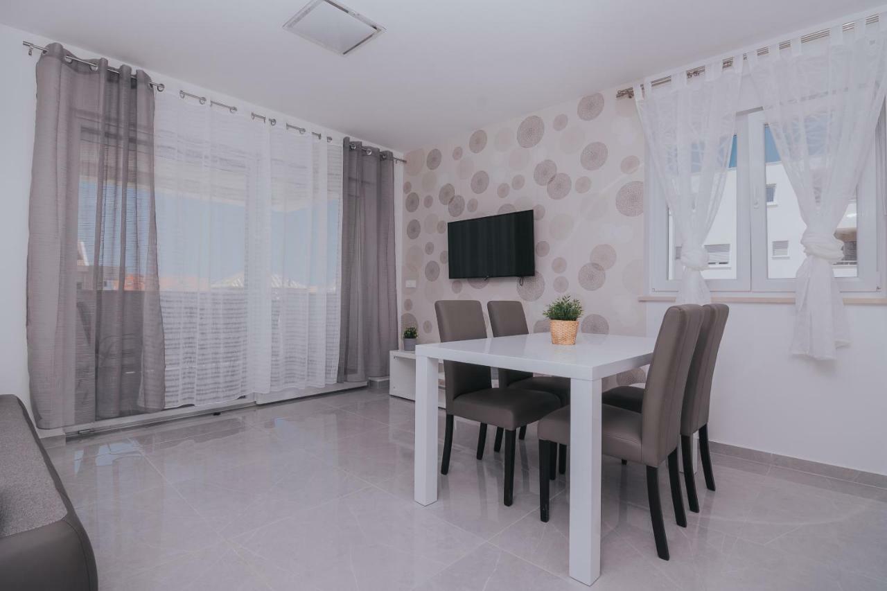 Apartments Pool Villa Aldura Novalja Cameră foto